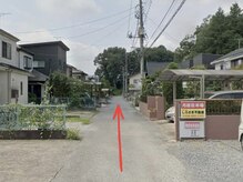 バニラ(Vanilla)の雰囲気（1番奥まで進み、右手に見える黒い建物が目印です）