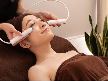 サロンドクホ 表参道店(Salon de KUHO)/目元のクマ改善マシン