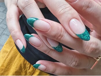 シー(Shhh...)/エメラルドグリーンフレンチ