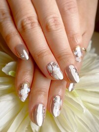 ベージュフラワーネイル