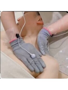 フラーダヴィータ(hlaada.vita)/デコルテ胸ケア