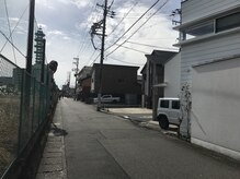 エボ パーソナルトレーニングジム 岐阜店(E.V.O)/白いお家と茶色いお家が目印！