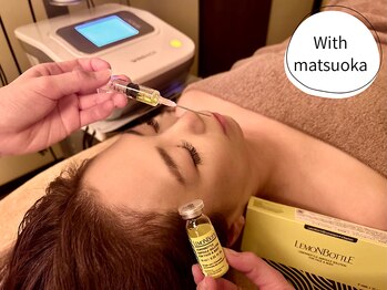 ウィズマツオカ 菊池本店の写真/今話題の脂肪分解剤"レモンボトル"3cc導入。目の下のクマ/二重アゴ/ホホ肉の脂肪に働きかけ、速攻小顔へ!