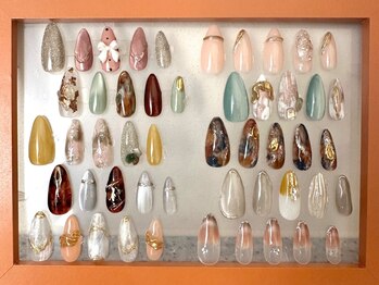 アヤネイルズ アンド アイラッシュ 綱島店(AYA NAILZ.&Eyelash)の写真/＼アンニュイな雰囲気の秋デザインに更新／透け感のあるワンカラーや個性的な繊細アートもお任せ♪