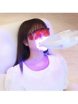 エクシアホワイトニング 津駅前店/施術中の様子