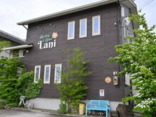ラニ(Lani)の雰囲気（建物外観です。外には一息つけるスペースもございます。）