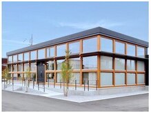 emusalon 前橋川原の雰囲気（ヘアサロン併設の広々とした店内◎）