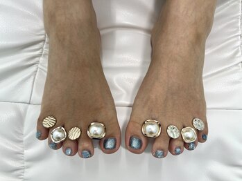 リアシー 大みか店(Liacil)の写真/マグネットとラメが輝くフットネイル！モデル価格3000円で足元を彩る贅沢☆
