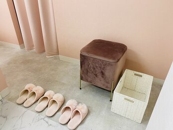 ニコル 大阪池田店(NICOL)/ピンクで可愛いエントランス☆
