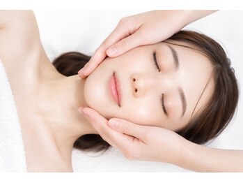 REVIA nurse skin laboの写真/ザラザラ毛穴がスッキリ毛穴に！5000人以上の施術で得た知見を活かした毛穴洗浄×ピーリングで褒められ肌へ