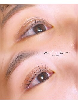 アロエベル 心斎橋(aloe Belle)の写真/【大人女性から支持】やりすぎない自然なカールで上品な目元を演出♪自まつ毛の健康を考えた丁寧な施術◎