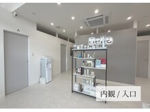 ベル(Belle)/【店内ホール】白を基調とし広々