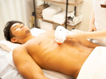 キラキラ 横浜(Kira Kira)の写真/【男性もツルツルの時代!メンズ全身脱毛1回¥16000(フェイス&VIO込み)】プライベート空間で毛の悩みも解決☆