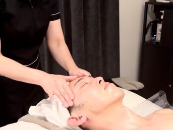 サラグランデ(Sara Grande)の写真/毛穴エクストラクションで黒ずみ角栓を撃退！脂臭の悩みもお任せ！プロのケアで「清潔感のある肌」へ◎