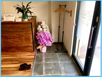 あらき鍼灸整体院/広めの玄関