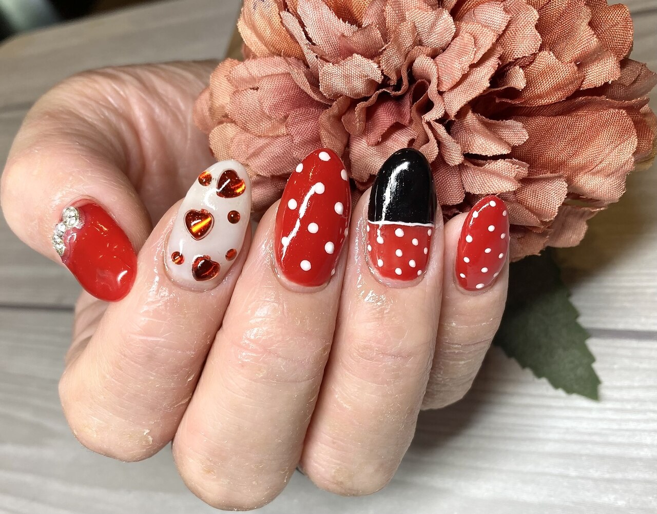 2026年冬トレンド】キャラクター ハンドのネイルデザイン集｜人気順｜4