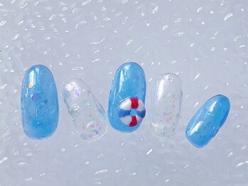 ネイルサロン ロゼプリュム/透き通る青い海と浮き輪のネイル