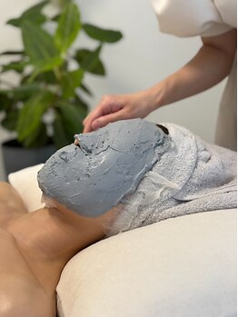 フリュール(FLEUR)の写真/【小顔リフトUP】リンパ×表情筋ケアでシャープな輪郭に◎オールハンドの贅沢施術で理想のラインが叶う♪