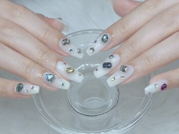 シュティア(Stier)/宝石ネイル