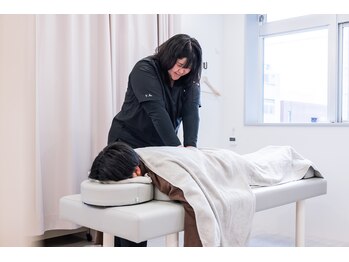 新横浜駅前鍼灸接骨院/腰痛に特化した施術【腰痛施術】