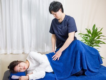 ハリハリ(HALIHALI)の写真/【痛みの少ない骨盤矯正/パキッと鳴らさない優しい矯正】 西船橋駅徒歩1分!21時まで営業で通いやすい◎