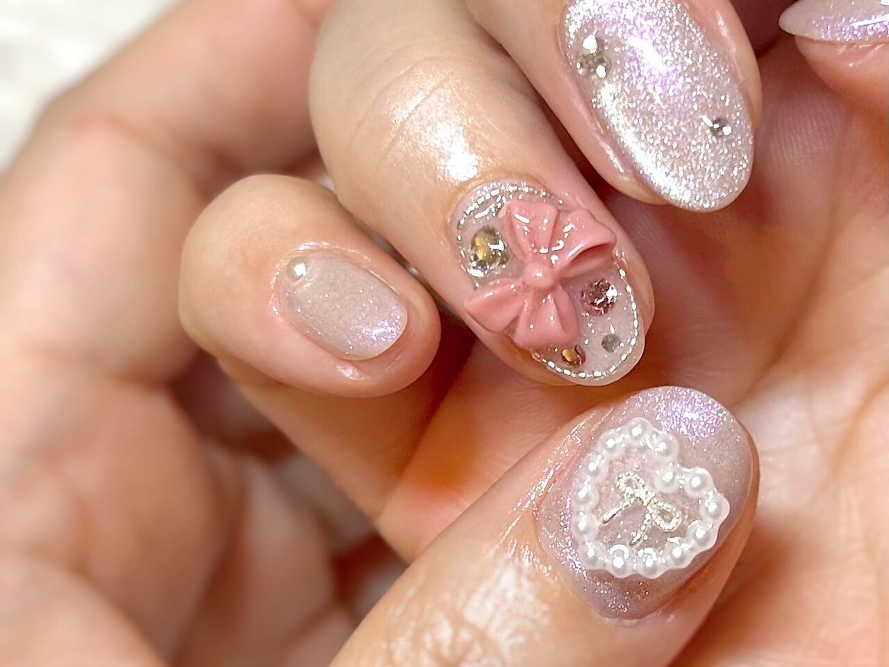 2025年-2026年冬トレンド】ガーリー ハートのネイルデザイン集｜人気順