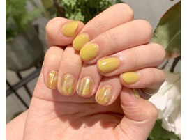 マスタードカラー。