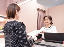 ご予約当日！受付をしてカウンセリング表のご記入をします