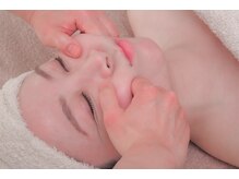 小顔セラピー ソラ(SORA)の雰囲気（左右の筋肉のバランスを整えてお顔の歪みにアプローチします）