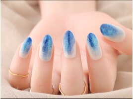 涼しげニュアンスネイル