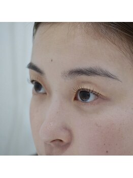 フー(fuu)の写真/ 【横顔まで美しい、大人の品格】私らしさを引き出す繊細なデザイン。自然体なのに、どこか惹き込まれる瞳