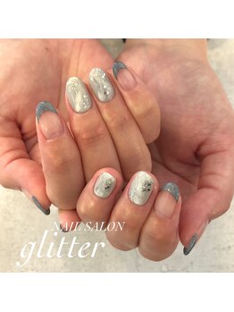 グレーのニュアンスネイル