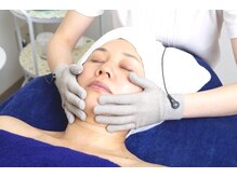 ミラクルウエーブの微弱電流で肌力(はだぢから)を向上させます。