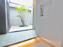 ザ ネイルワークス(The Nailworks)の雰囲気（《エントランス》明るく開放的なエントランス）