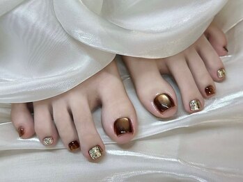 ミンミン(Min min)の写真/【フットネイルで足先まで綺麗に♪】ハンドネイルができない方にもオススメ◎フットネイルで気分もUP♪
