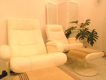 ネイルサロンアンジュ(Nail Salon Ange)/ソファーに座って施術が受けれる