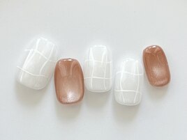 上品チェックネイル