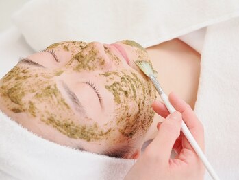 エヌ(Na.)の写真/駅近の完全個室で、あなたの肌悩みに寄り添うお手入れを体験してみませんか?自信の持てる艶肌へ導きます!