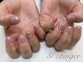 爪先のラメとリースがポイント