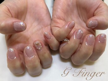 爪先のラメとリースがポイント