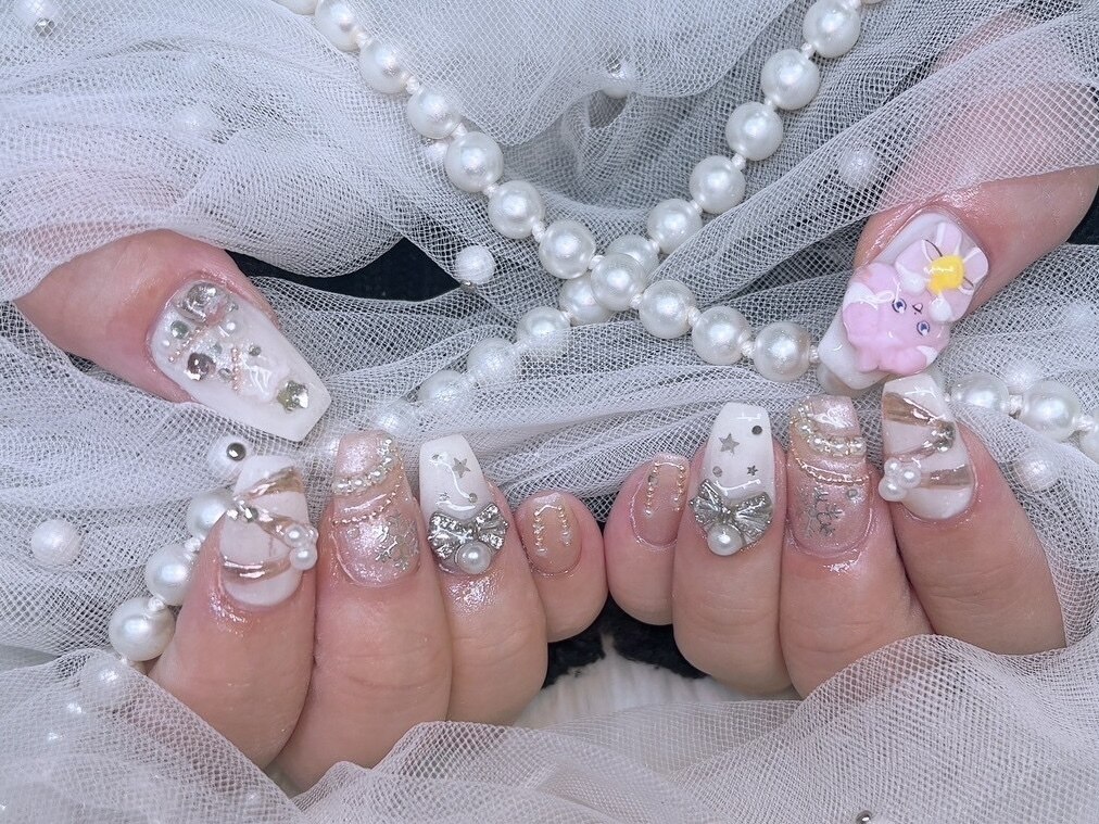 2025年-2026年冬トレンド】リボン ハンド ロングのネイルデザイン集