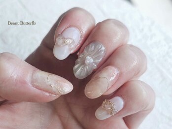 ネイルサロンスクール ビュートバタフライ 町田店(BEAUT BUTTERFLY)の写真/トレンドを取入れた「大人可愛いネイル」をご用意！美しさを引き出し、指先から自信あふれる仕上がりに…