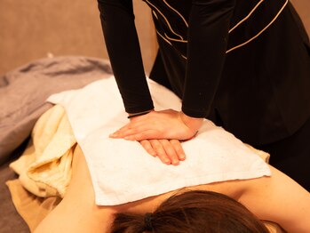 骨気(コルギ)専門店 YONG miu【ヨング ミュー】/韓国式小顔コルギ【背面】