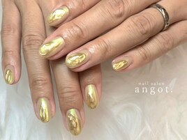 ゴールドぷっくりネイル