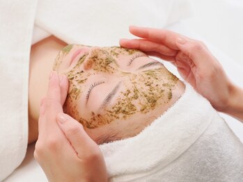 エヌ(Na.)の写真/肌本来の美しさを引き出す!ハーブピーリングでハリツヤ肌を手に入れよう♪丁寧な施術が自慢です◎