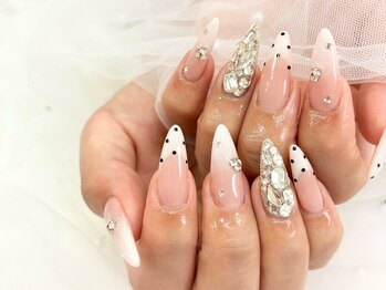 エルネイル 名古屋店(Ellenail)の写真/初回付け替えオフ無料★大人可愛い上品系から華やかトレンドデザイン！持ち込みデザインの再現率も◎