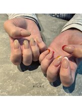 リッシュ(RICHE)/カラフル変形フレンチネイル