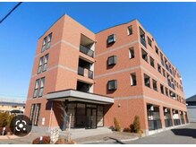 カイロプラクティック Alles Guteの雰囲気(こちらの茶色のマンション2階です◎)