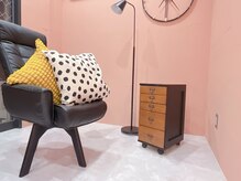 イルミナ(ILLUMINA)の雰囲気(オトナかわいいサロン内観。いつ来ても清潔で快適に過ごせます。)