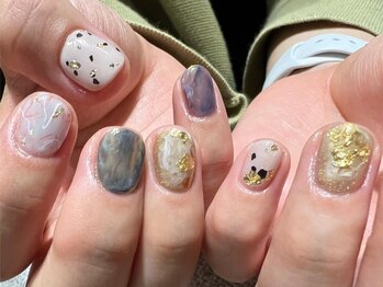 モッカネイル(mocca nail)の写真/絶妙なカラー&個性派デザインで周りと差がつく◎お洒落に妥協を許さない!ちび爪さんにも映える指先を演出☆